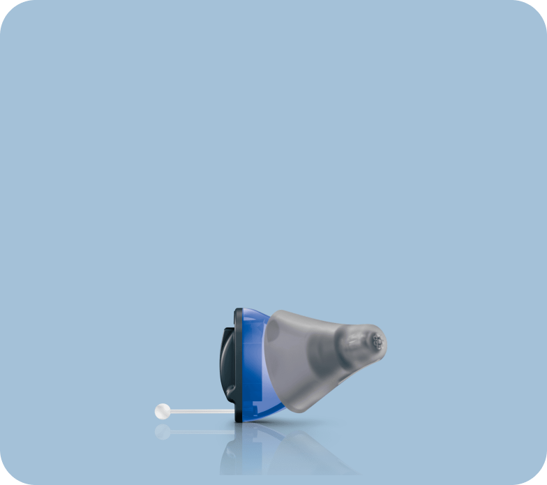 afbeelding van Signia silk gehoorapparaat tegen lichtblauwe achtergrond